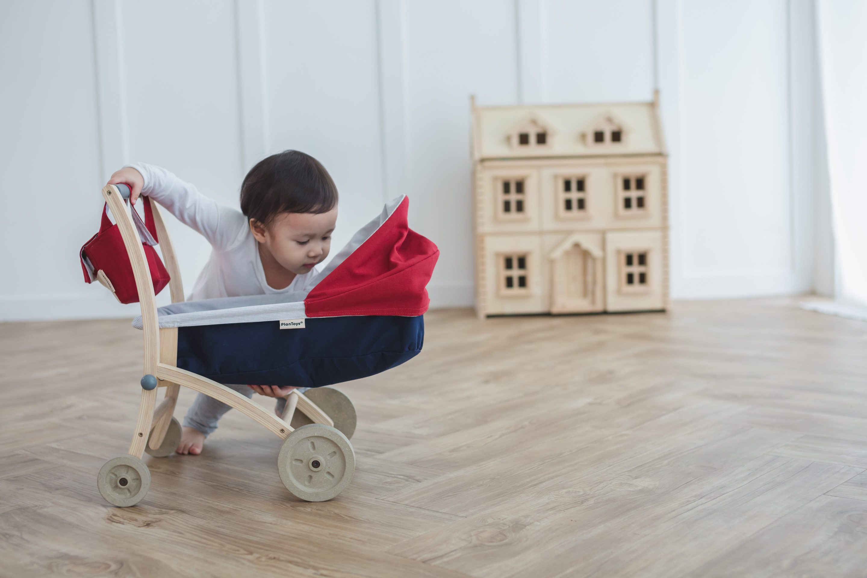 3496_PlanToys_DOLL_STROLLER_Pretend_Play_Imagination_Coordination_Language_and_Communications_Social_Fine_Motor_2yrs_Wooden_toys_Education_toys_Safet (6)